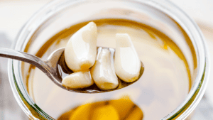 Minyak Bawang Putih: Kandungan Nutrisi & Khasiatnya Untuk Kesihatan