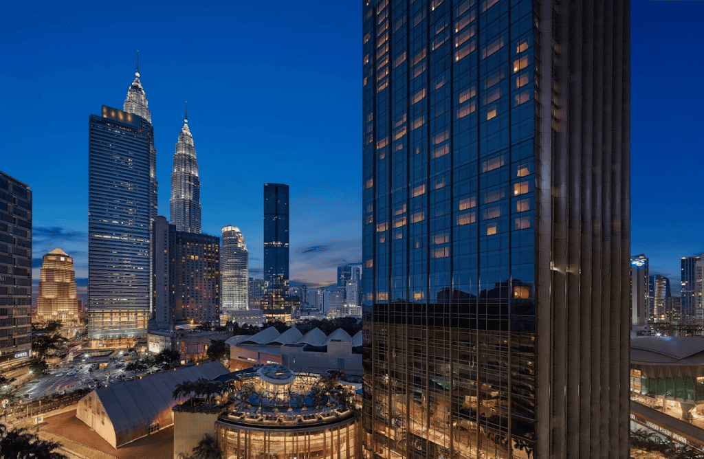 15+ Senarai Hotel View KLCC 2024, Selak Langsir Terus Nampak!