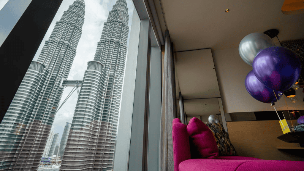 15+ Senarai Hotel View KLCC 2024, Selak Langsir Terus Nampak!