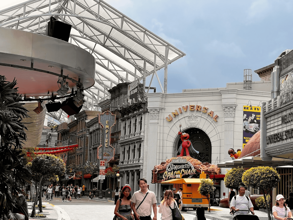 Universal Studios Singapore: Tiket Masuk, Tarikan Utama + Tips Penting!