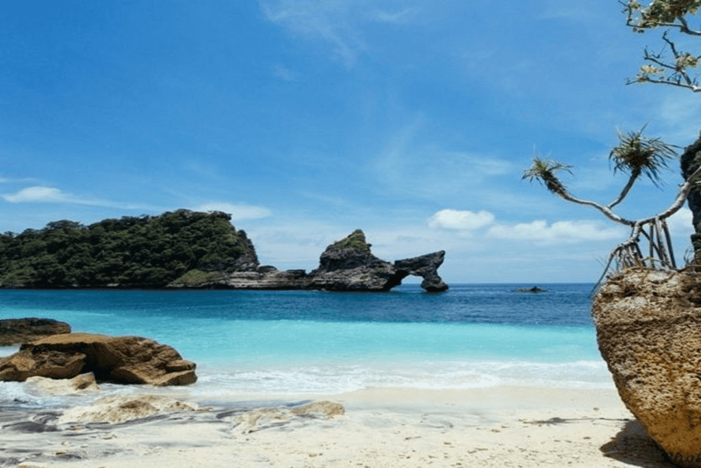 16 Tempat Menarik & Aktiviti di Nusa Penida + Tips Penting!