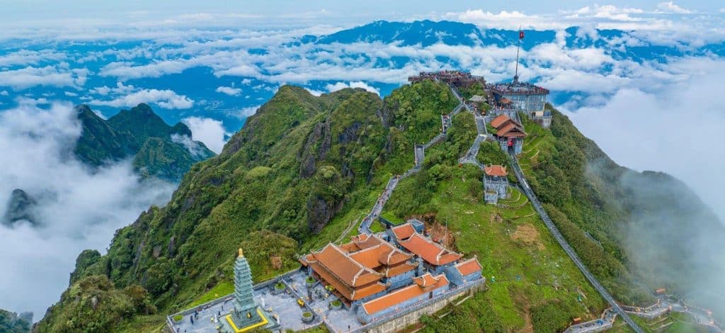 gunung tertinggi di asia tenggara