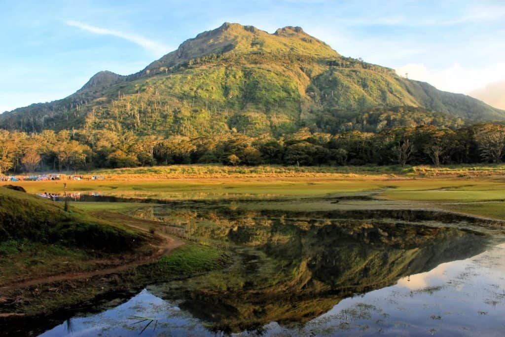 gunung tertinggi di asia tenggara