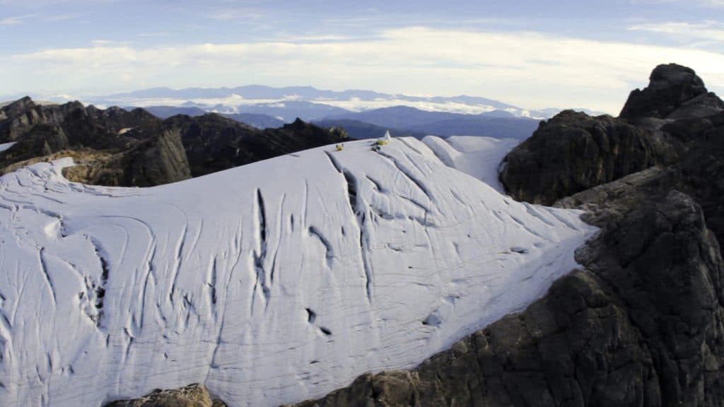 gunung tertinggi di asia tenggara