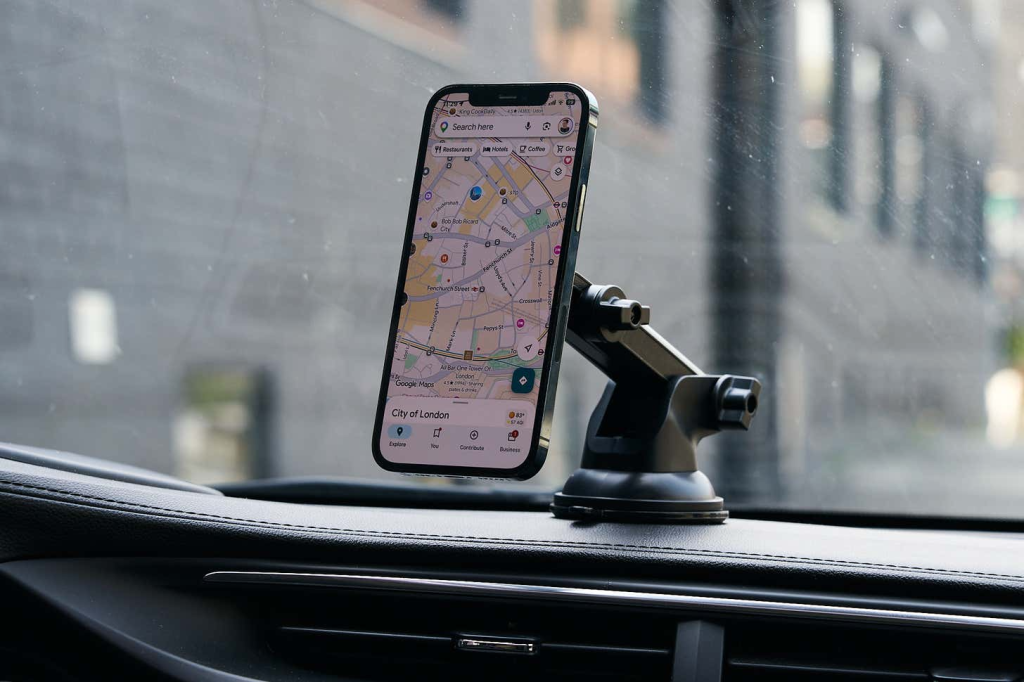 pemegang telefon kereta